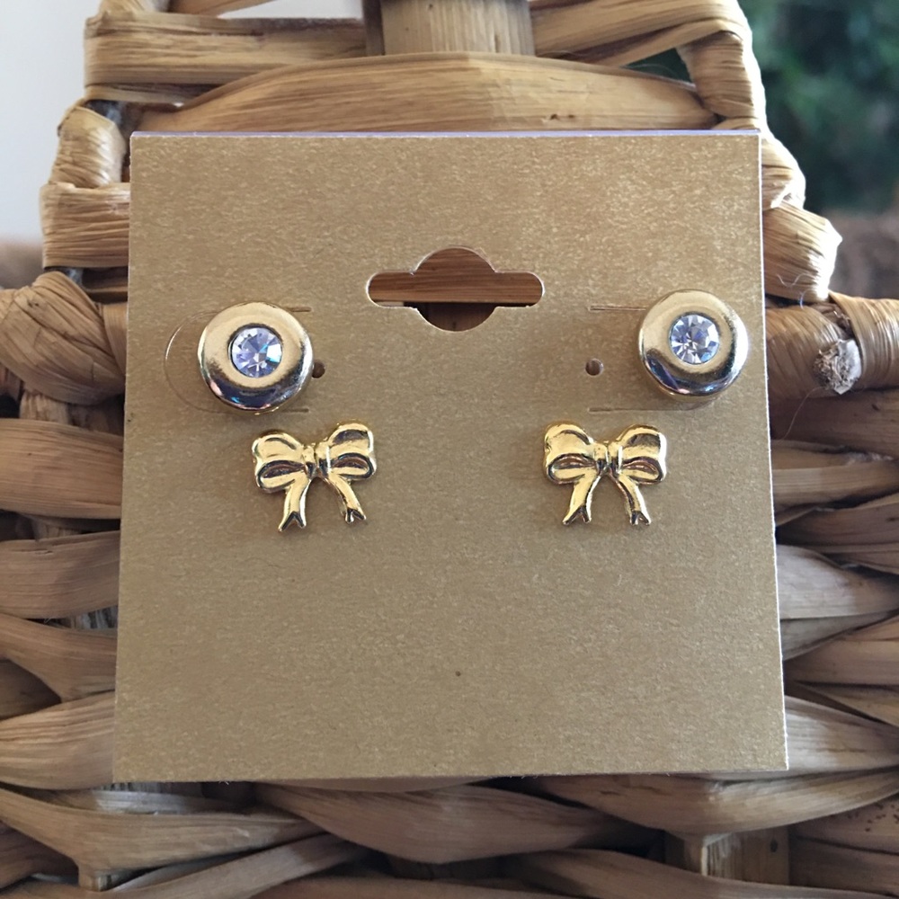 Vintage set of elegant gold tone pierced earrings
